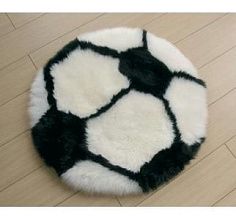 Ковер детский черный из овчины Мячик круглый